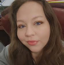 What perfume smells good and actually lasts a full day in your opinion 👀