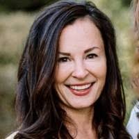 Larissa Cox's Instagram, Twitter & Facebook