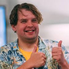 sprekende kopregel> <emoji> <heel lulverhaal> <witregel> <weer een heel  lulverhaal> <nog een witregel> <opsomming> <1> <2> <3> <oproepje voor  contact of zoiets> <hashtag> <hashtag> <hashtag>…