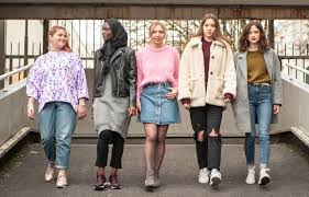 A chaque saison, nous suivons le parcours d'un personnage et découvrons au fil des événements, la vie de ce groupe d'amies iconiques, mais aussi celle des garçons qu'elles côtoient. Quiz Etes Vous Incollable Sur La Serie Skam