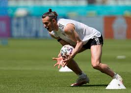 Uefa then announced the game had been suspended due to a medical emergency. Qejriclaww2c3m