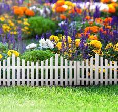 Voir photos pour petites ecorchures. Petite Barriere Jardin Pour Delimiter Le Terrain Et Peaufiner L Ensemble