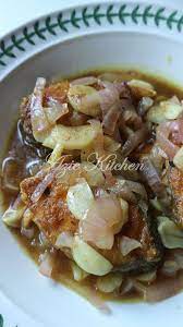 Masukkan daun bay, lada hitam yang dikisar dan masukkan brown stok. Ikan Goreng Lada Hitam Untuk Wanita Dalam Pantang Azie Kitchen
