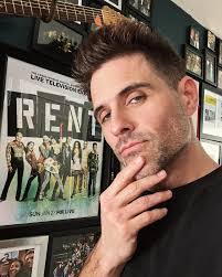 Ronny Hunt's Instagram, Twitter & Facebook