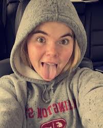 Andrea Dollar's Instagram, Twitter & Facebook