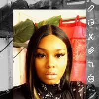 Evelyn Taylor's Instagram, Twitter & Facebook