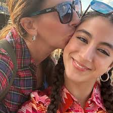 ❤️ Happy Valentine's Day! Hope you're surrounded by those who love you  today and always! ❤️ #valentinesday #motherdaughterlove #motherdaughter  #happyheartsday . . . . #actress #singer #singersoninstagram #actor  #youngactor