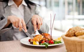 Astfel sucul gastric distruge in timp tesutul esofagian, producand iritatii, rani, pana la cicatrici sau chiar cancer, mergand pe firul evolutiei acestei boli. InvaÈ›Äƒ SÄƒ È›i Protejezi Pancreasul Ce Alimente Trebuie SÄƒ Consumi È™i Ce Alimente Trebuie SÄƒ EviÈ›i Exquis