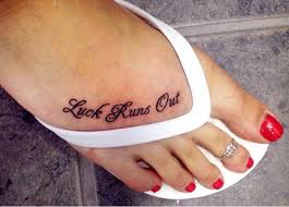 Foot tattoos can look very striking: Pin Auf Quotes Tattoos On Foot
