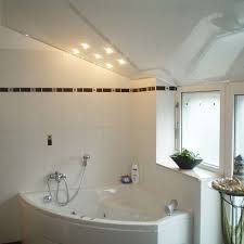 Unsere fachmonteure installieren dann deine perfekte decke fürs dachgeschoss! Badezimmerdecke Renovieren Mit Plameco Frei Von Schimmel Und Co