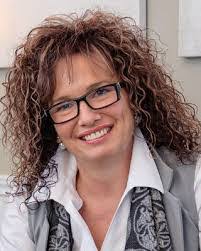 Cindy Mcafee's Instagram, Twitter & Facebook