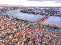 Des nouvelles du port de la lune. Bordeaux Tourisme Community Facebook