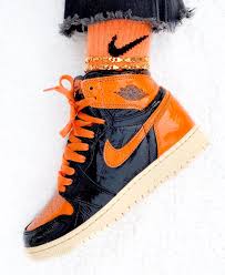 Outfit Air Jordan 1 Retro High Og Black And White Jordan Air 1 Retro High Og Black Pale Vanilla Starfish 11 Sneakers Hype Shoes Sneakers Fashion