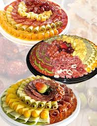 Tablas De Quesos Buscar Con Google Tablas De Quesos Tabla De Quesos Y Carnes Frias Bandejas De Queso