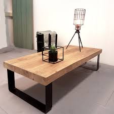 wat een stoere salontafel gemaakt van oude plafondbalken met een robuust stalen frame eronder natuurlijk is deze mo salontafel koffietafel diy houten meubels