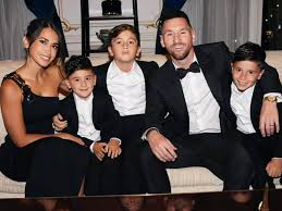 Messi y su familia viajan a Uruguay para celebrar los 15 años de la hija de Luis Suárez | ¡HOLA!