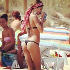 Nel 2006 approda in televisione, ospite in un programma televisivo di teleboario , tv locale della val camonica. Belen Rodriguez Nuda Rosagossip Com