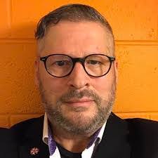 Lee Gable's Instagram, Twitter & Facebook