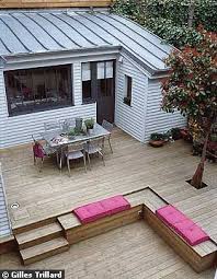 Bildergebnis Fur Wie Man Mit Pflanzgefassen Eine Kleine Terrasse Auf Stelzen Schafft Ingunn Einarsdottir Dekoration Garten Terrasse Hintergarten Terrasse