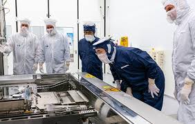 Within the year, we launched a breakthrough platform, the pas 5500. Samsung Chief Visits Asml To Discuss Euv Expansion And Next Gen Chip Tech ë§¤ì¼ê²½ì œ ì˜ë¬¸ë‰´ìŠ¤ íŽ„ìŠ¤ Pulse