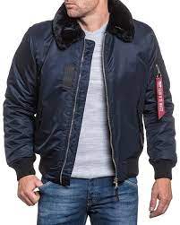 A la fois actuel et décontracté, le bombers homme est un vêtement côté haut, le bombers s'arrêtant habituellement au niveau de la ceinture, il sera plutôt recommandé de le porter avec un pull, une chemise ou un polo. Comment Porter Le Bomber Homme Mode Reminiscence