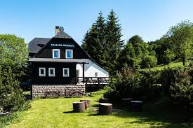 Bedřichov je místem nástupu na 80 km upravovaných běžeckých tratí jizerské magistrály. Chalupa Adlerka Ubytovani Bedrichov Jizerske Hory