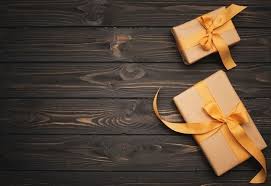Regalos Atados Con Cinta Dorada Sobre Fo Free Photo Freepik Freephoto Fondo Navidad Ribbon Invierno En 2020 Regalos Fondo Madera Cintas