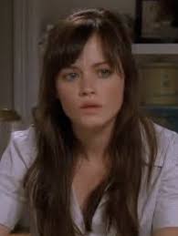 Did you like rory with short or long hair? I personally liked her with  short hair : r/GilmoreGirls