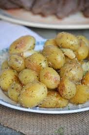De Retour De Vacances Pendant Lesquelles Nous Avons Fait Une Petite Escapade Gourmande D Pomme De Terre Grenaille Recette De Viande Au Four Plat Pomme De Terre