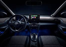 Ein komfortabler innenraum, außergewöhnliches handling und stabilität garantieren ein unvergleichliches fahrerlebnis. Der Neue Toyota Yaris Cross Gelande Statt Rennstrecke