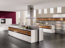 Tenemos que recordar que la cocina es uno de los ambientes más importante de casa ya que allí realizamos diferentes almuerzos familiares, es por eso que debemos contar con una decoración sencilla y amoblar con módulos prácticos. Modelos De Cocina Enterate Y Elige El Modelo Que Mas Te Guste