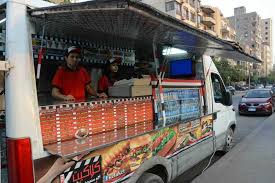 مطعم متنقل بالطاقة الشمسية يبحث عن لبن العصفور المصري اليوم