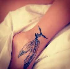 Dans la majorité des tribus, la plume symbolisait la force et la sagesse des oiseaux. Pin On Tatouages