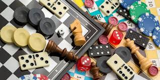 Joue à des jeux gratuits en ligne sur 1001jeux.fr nos jeux sont utilisables sur plusieurs appareils (ordinateur, smartphone ou tablette) pour que vous en profitiez partout. Voici Les Meilleurs Jeux De Societe Gratuits Pour Mieux Vivre Le Confinement Femme Actuelle Le Mag