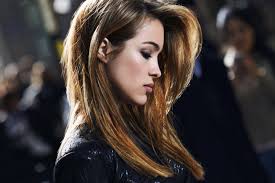 Pour des cheveux lisses, la coupe la plus simple est le fait de lâcher les cheveux pour bien entretenir une coupe de cheveux long femme, il faut procéder à quelques soins. Toutes Les Nouvelles Idees De Coupes Et Coiffures Pour Cheveux Longs Ete 2018