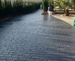 Pose De Sols En Beton Imprime Paviart Le Specialiste Du Beton Cire Revetement Sol Exterieur Terrasse Beton Imprime Paves Exterieur