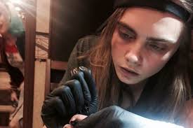 Cara delevingne's skwad tattoo on the bottom of her foot. Cara Co Nach Drehschluss Ins Tattoo Studio Gala De