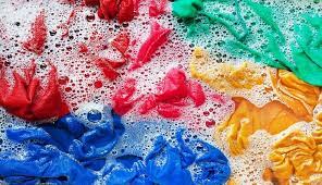 تفسير حلم الثعبان أو رؤيته في المنزل يختلف بإختلاف طول الثعبان أو لونه وذلك كما ورد عن ابن سيرين والنابلسي وابن شاهين رحمهم الله، وقد أجمع المفسرين في غالب الأمر أن تفسير حلم الثعبان يدل علي ان هناك عدو للرائي قريب منه، وربما دلت الرؤيا علي كنز قادم. ØªÙØ³ÙŠØ± Ø­Ù„Ù… ØºØ³Ù„ Ø§Ù„Ù…Ù„Ø§Ø¨Ø³ Ù„Ù„Ø¹Ø²Ø¨Ø§Ø¡ Ù„Ø§Ø¨Ù† Ø³ÙŠØ±ÙŠÙ† ÙˆØªÙØ³ÙŠØ± Ø­Ù„Ù… ØºØ³Ù„ Ø§Ù„Ù…Ù„Ø§Ø¨Ø³ Ù„Ù„Ù…ØªØ²ÙˆØ¬Ø© Ø¥ÙŠØ¬ÙŠ Ø¨Ø±Ø³