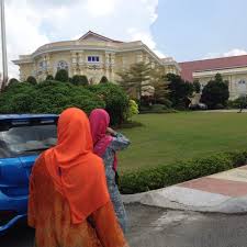 The sultan abu bakar museum is part of the museum district along the pekan pahang riverfront. Muzium Diraja Abu Bakar 45 Visitors