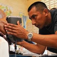 PORTSMOUTH, Va. (Aug. 16, 2019) Dylan Cohen receives