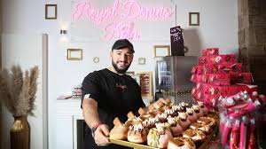 Mit himmlischen donuts und bagels, erstklassigem kaffee und vielem mehr. Royal Donuts So Wurde Enes Seker Zum Erfolgreichen Unternehmer Welt