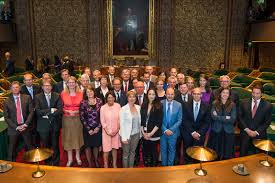 Zij bewaken de zorgvuldigheid van de wetgeving en voorkomt overhaaste besluiten. Eerste Kamer Der Staten Generaal Eerste Kamerleden Beedigd