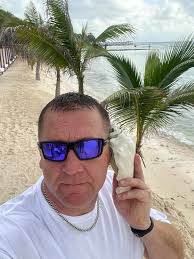 I can't hear a heartbeat, this creature needs help!! Is anybody here a  marine biologist!?!?!?