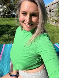 Look at the girls 😍