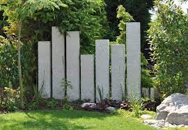 Gerade im garten haben sie viele möglichkeiten, schöne abgrenzungen zum nachbarn zu errichten. Steinstelen Sichtschutz Sichtschutz Garten Naturlicher Sichtschutz Sichtschutz Garten Garten Landschaftsbau Landschaftsbau