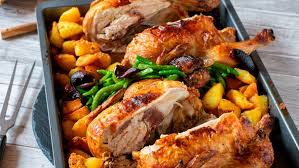 In der zwischenzeit schneidest du den schinken und die zwiebel klein. Huhn Im Backofen Rezept Fur Ganzes Huhn Im Ofen Bayern 1 Radio Br De