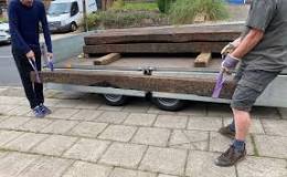 How to lift and move heavy railway sleepers. Railwaysleepers.com