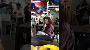 Mungkin hanya aku yang membiarkanmu menipu diriku biar kasih menyiksa jiwa biar ku yang mengemis cinta kerna dari sejak mula diriku yang tergoda aku hanya insan biasa lemah pada rayuan manja terlena dibuai mesra pada cinta yang hampa. Chords For Toki Naik Hantu Nyanyi Lagu Biasan