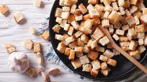 The toppings may include a variety of different cheeses, meats, vegetables and condiments. Come Fare I Crostini Per Condire Zuppe E Insalate 6 Golose Idee