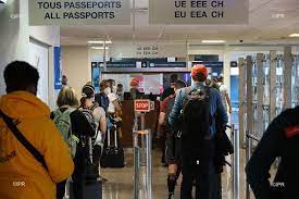 Un motif familial impérieux correspond à une situation manifestement nourrie d'urgence ou de gravité qui nécessite de se déplacer sans délai pour y répondre. Fin Des Motifs Imperieux Ce Qu On Peut Faire Ou Pas Reunion Actu Orange Reunion